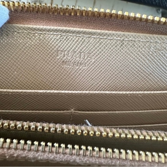 Authentic 💯 percent Prada Saffiano Fiocco Bow Leather Round zip Long wallet - Picture 10 of 13